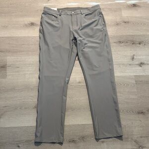 Greg Norman Men's Gray Pants - Size 36 X 32. NWT‎